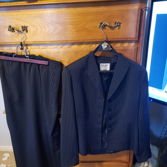 Suit - Picture 3 of 3